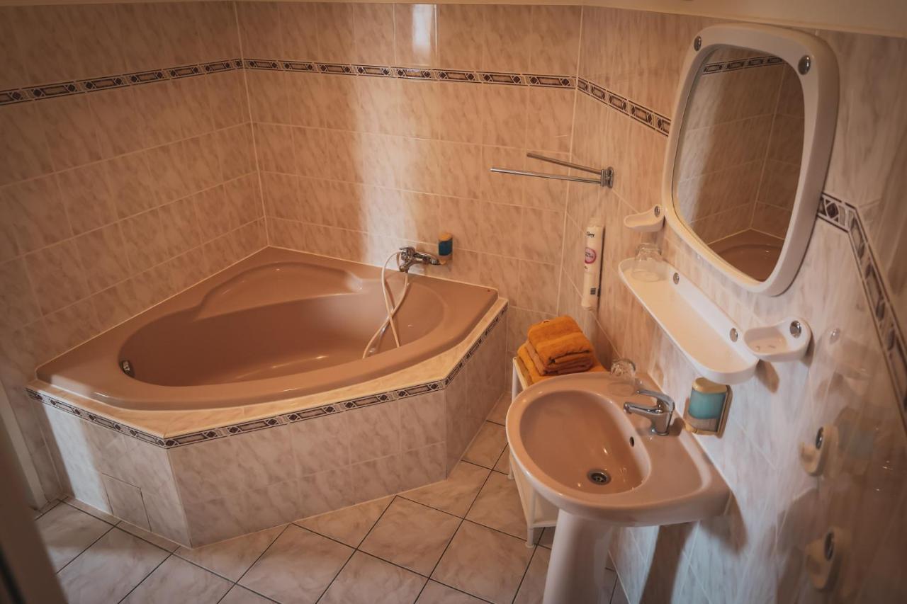 Hotel Apartment Faraon 룸부르크 외부 사진